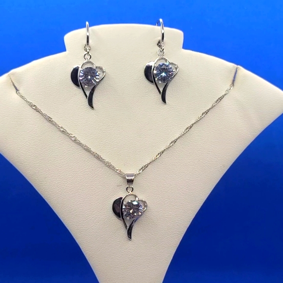 NEW Diamond Heart Necklace & Earrings in Sterling Silver - Picture 4 of 6